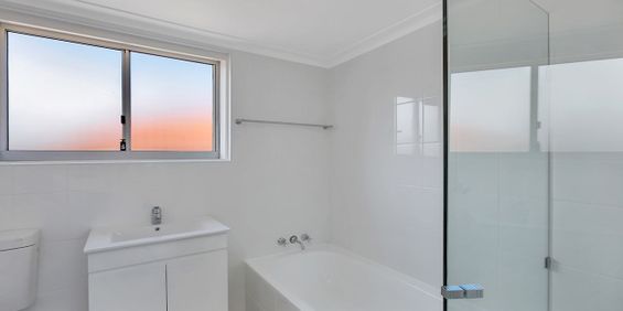 Renovated 2 bedroom apartment in fabulous location! - Photo 3