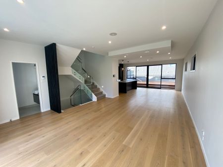 Designer 4 Bedroom on Asquith - Photo 4