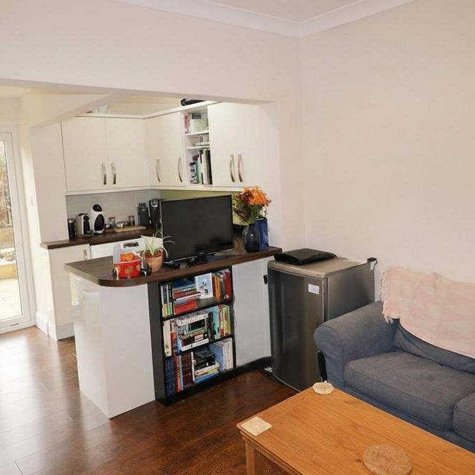 5 bedroom semi-detached house to rent - Photo 1