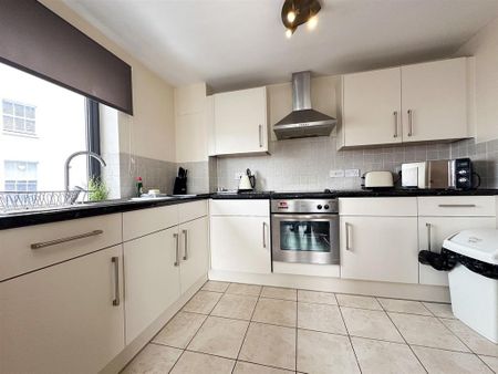 2 bedroom flat to rent - Photo 5