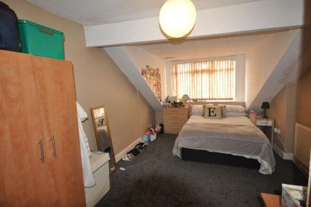 7 bedroom terraced house to rent - Photo 4