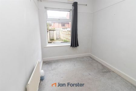 2 Bedroom Flat - Ground Floor - Photo 2