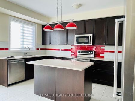 Detached Home For Lease | X8113152 - Photo 4