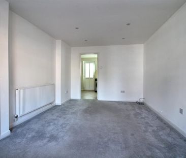 3 Bedroom House to let - Photo 2