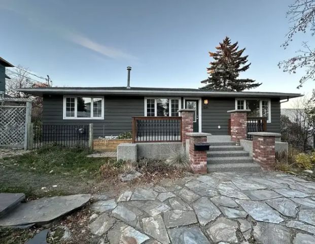 Cozy 3 Bdrm Suite in Ramsay | Calgary - Photo 1