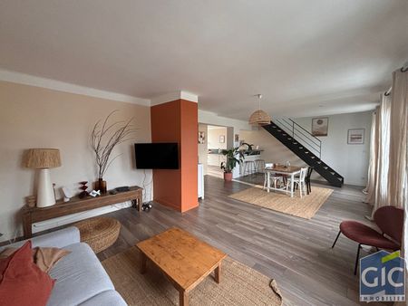 A LOUER APPARTEMENT EN DUPLEX QUAI VENDEUVRE - Photo 3