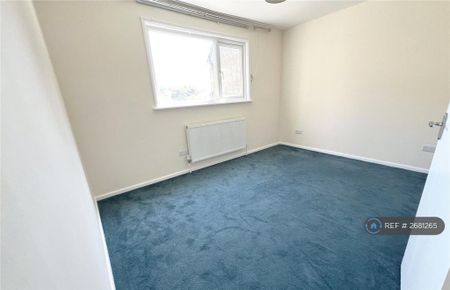 3 bedroom flat to rent - Photo 2