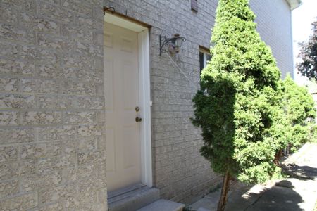 For Lease - 147 Jordanray Boulevard, Newmarket, Ontario - Photo 4
