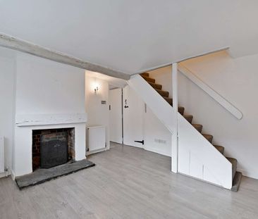 A two bedroom period cottage in the heart of Marlow town centre - Photo 3