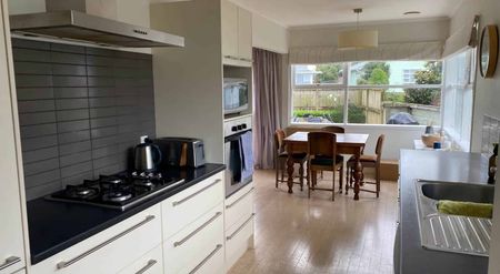 Spacious, Private, Standalone Family Home for ... - Photo 2