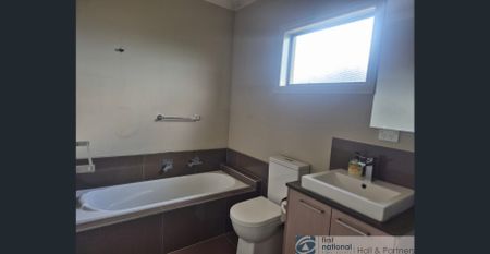 Modern Townhouse - Photo 4