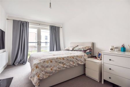 Modern 2 bedroom and 2 bathroom apartment on the Monksmoor Park Development in Daventry - Photo 3