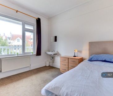 1 bedroom in a house share to rent - Photo 4