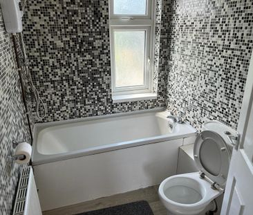 4 bedroom detached house to rent - Photo 4