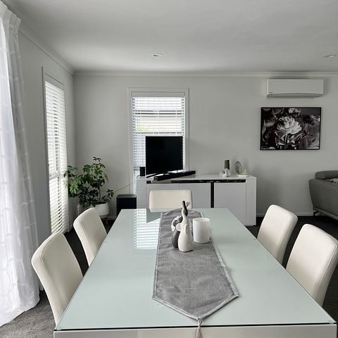 Short Fixed Term - Stunning 4BR Home in Richmond - Photo 1