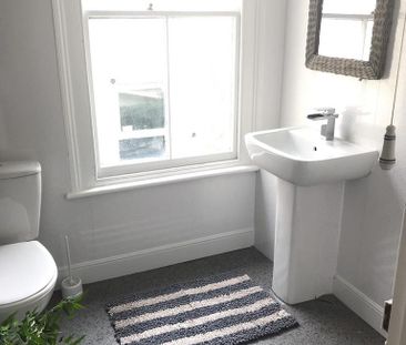 4 bedroom terraced house to rent - Photo 3