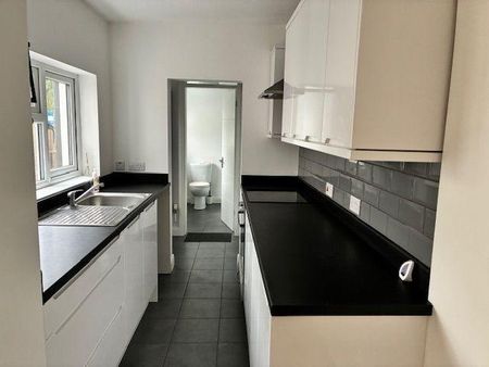 2 bedroom terraced house to rent - Photo 2