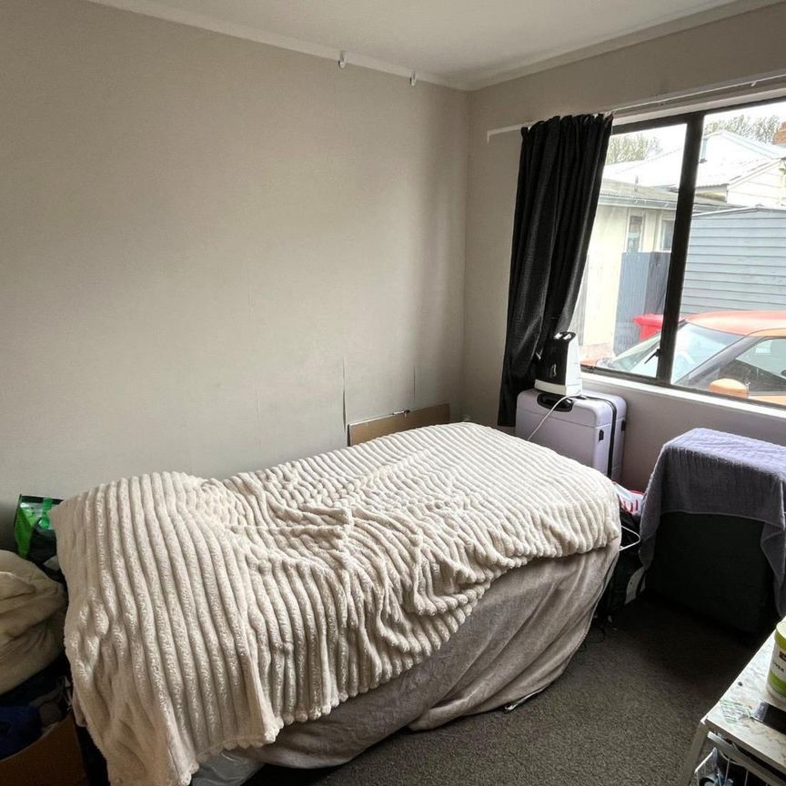 Prime city location - four bedroom student rental! - Photo 1