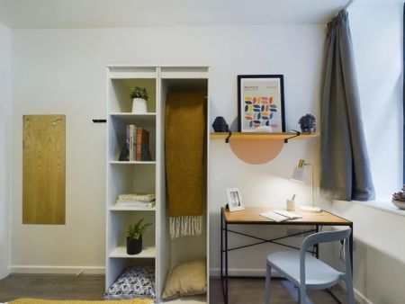 4 Bedroom House - Photo 5