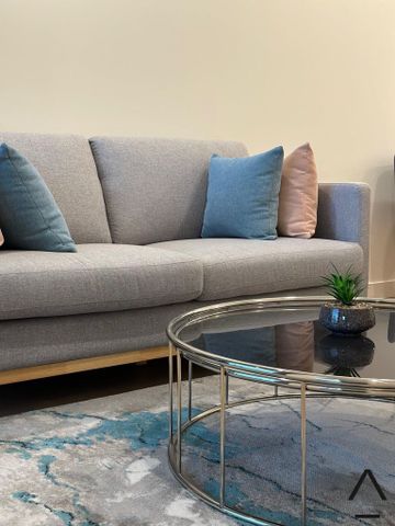 Beautifully Furnished 2 Bedroom Apartment - Photo 2