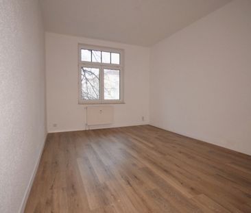 3-Zimmer • Balkon • Bad mit Wanne • Laminat • ruhige Lage • Laminat... - Photo 1