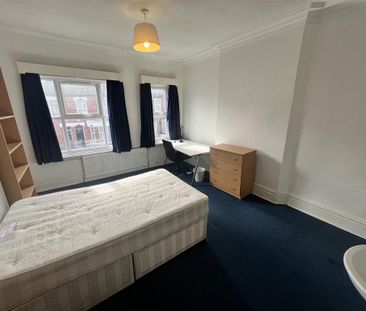 1 bedroom in a house share to rent - Photo 6