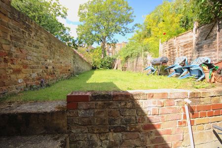 1 Bed Flat, Arlington Road, NW1 - Photo 3