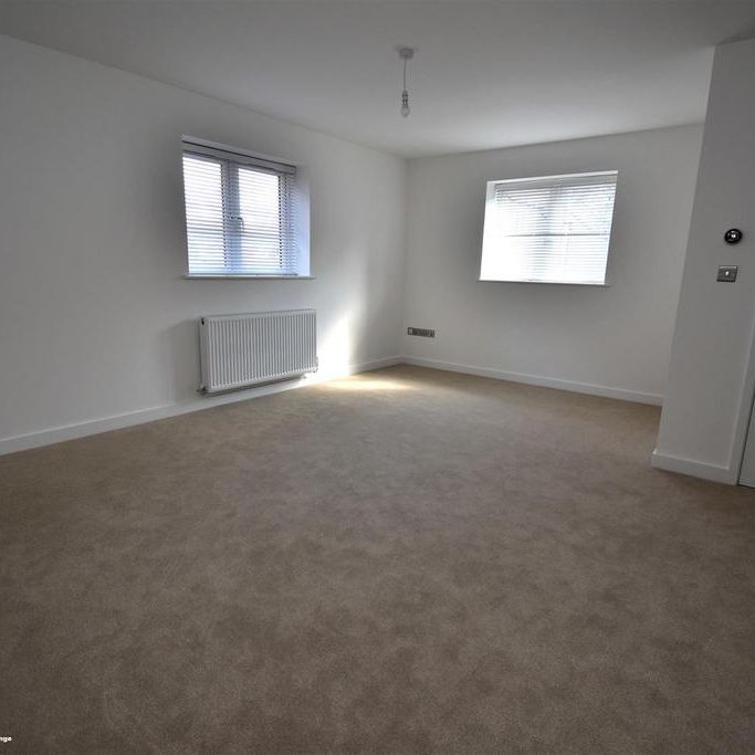 3 bedroom semi-detached house to rent - Photo 1