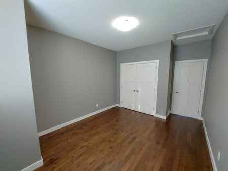 Beautiful 4 Bed Duplex in West Park! - Photo 3