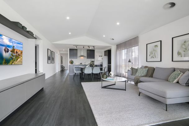 Spacious, Stylish and Perfectly Positioned - Photo 1