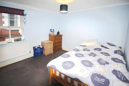 3 bedroom terraced house to rent - Photo 4