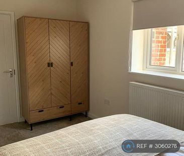 1 bedroom in a house share to rent - Photo 2