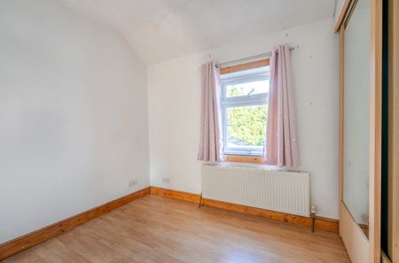 2 bedroom semi-detached house to rent - Photo 5