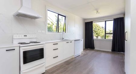 Freshly renovated 4 Bedroom 2 Bathroom property - Photo 3