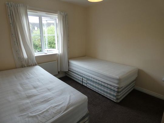 4 bedroom end of terrace house to rent - Photo 1