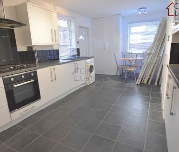 4 Bedroom End Terraced House - Photo 6