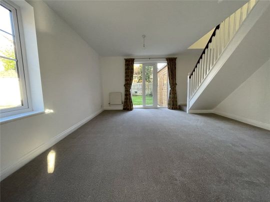 Link detached 2 bedroom house to the south of Newbury with allocated parking and garden. - Photo 1