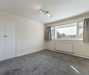 Chesterfield Court, Cranes Park, Surbiton, Surrey, KT5 flat to rent - Photo 6