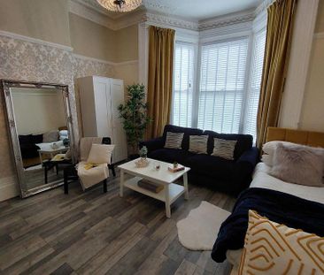 1 bedroom in a house share to rent - Photo 2