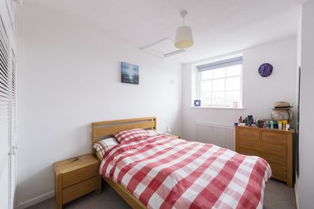 2 Bed Flat - Photo 4