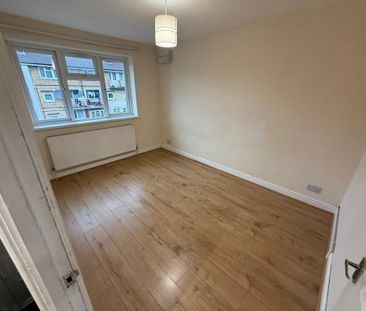 3 bedroom flat to rent - Photo 4