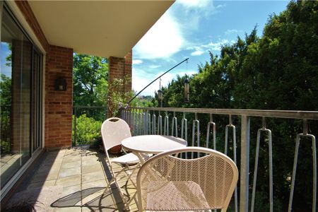 West Mount, The Mount, Guildford, Surrey, GU2 4HL - Photo 5