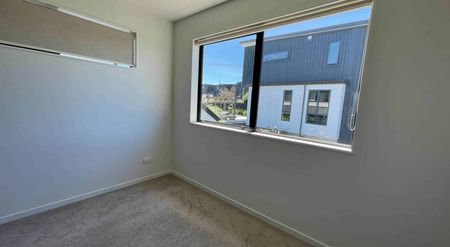 Spacious Family Home with Water Views - Photo 4