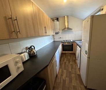 1 bedroom in a house share to rent - Photo 1