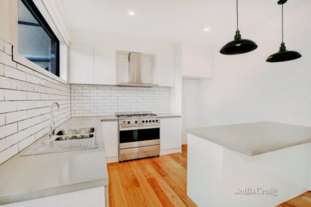 3 Bed, 2 Bath - Photo 5