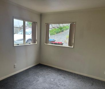 Charming 4BR Home in Remuera - Photo 3