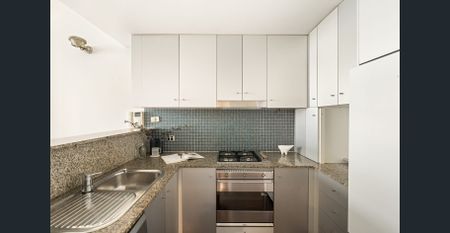 Urban oasis in chic warehouse conversion - Photo 5