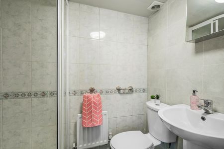 Flat 2, 227 HYDE PARK ROAD Leeds - LS6 1AH - Photo 5