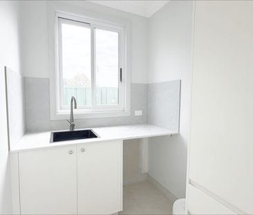 Fully Renovated Five-Bedroom Family Home - Photo 5