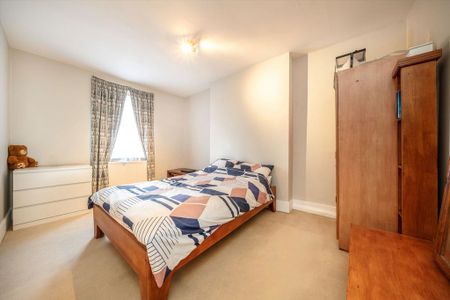 3 bedroom flat to rent - Photo 2